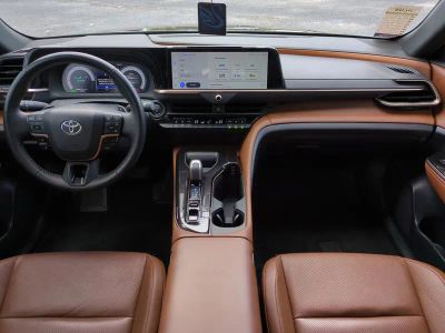 2025 Toyota Crown Signia — photo 16 view
