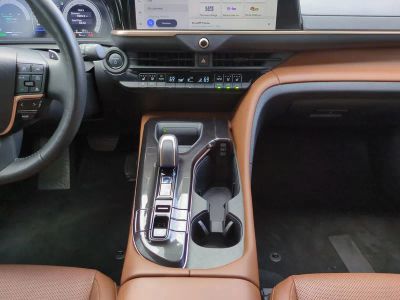 2025 Toyota Crown Signia — photo 20 view