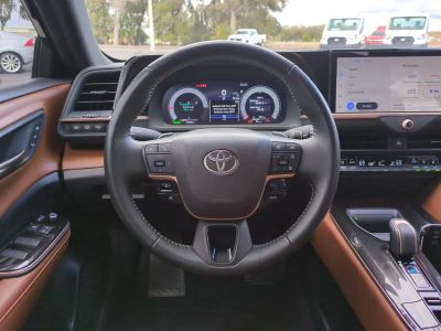 2025 Toyota Crown Signia — photo 17 view