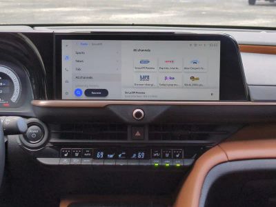 2025 Toyota Crown Signia — photo 19 view