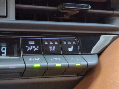 2025 Toyota Crown Signia — photo 24 view