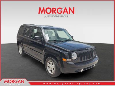 2016 Jeep Patriot Sport in Black Clearcoat — front three-quarter view