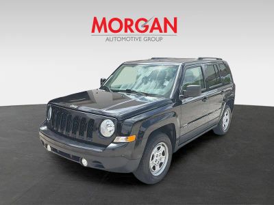 2016 Jeep Patriot — rear three-quarter view