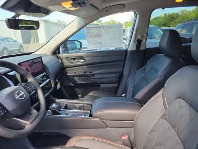 2026 Nissan Pathfinder — photo 8 view