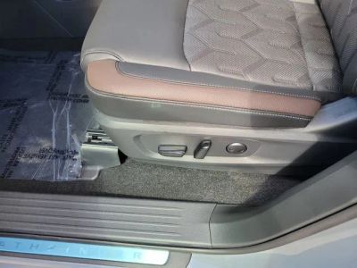 2026 Nissan Pathfinder — photo 9 view