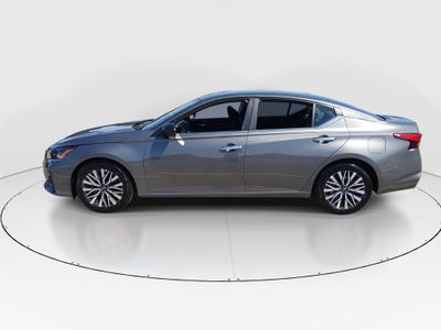 2025 Nissan Altima - Photo 4