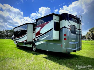 2015 Itasca Suncruiser — side profile view