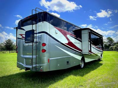 2015 Itasca Suncruiser — rear three-quarter view