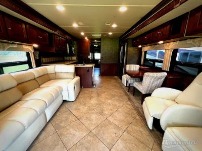 2015 Itasca Suncruiser — interior view
