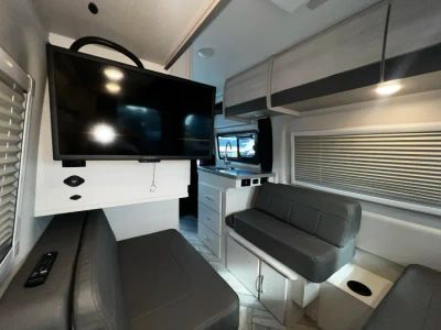 2025 Thor Motor Coach SANCTUARY - Photo 13