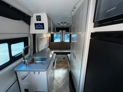 2025 Thor Motor Coach SANCTUARY - Photo 4
