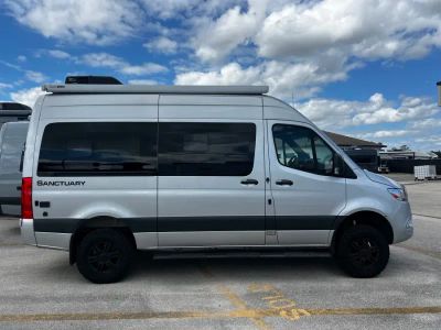 2025 Thor Motor Coach SANCTUARY - Photo 19