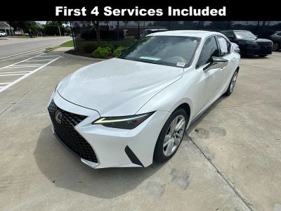 2022 Lexus IS — detail view