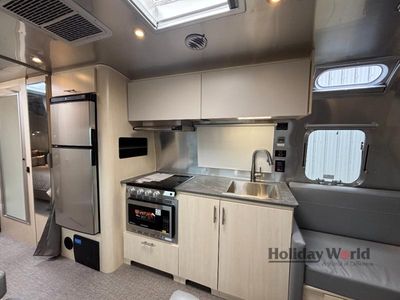 2025 Airstream Flying Cloud - Photo 9