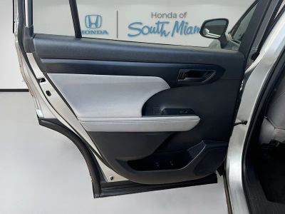 2020 Toyota Highlander — photo 25 view