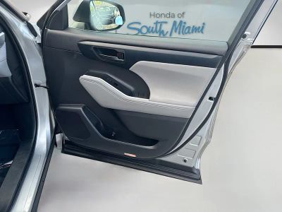 2020 Toyota Highlander — photo 32 view