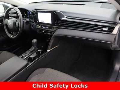 2025 Toyota Camry FWD - Photo 35