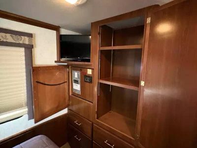 2002 Fleetwood 36T — photo 46 view