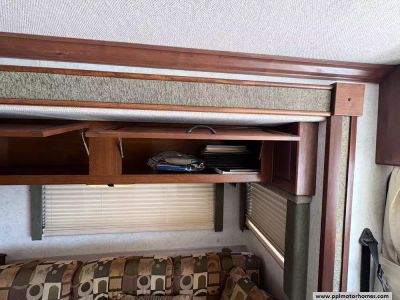 2002 Fleetwood 36T — photo 17 view