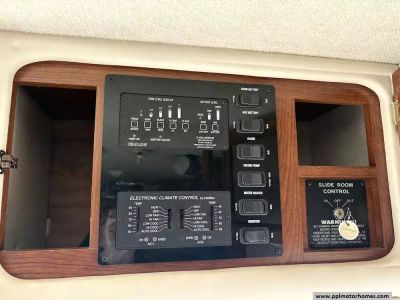 2002 Fleetwood 36T — photo 48 view