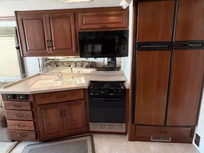 2002 Fleetwood 36T — photo 19 view