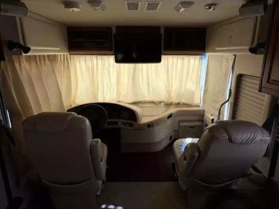 2002 Fleetwood 36T — photo 8 view