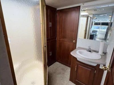 2002 Fleetwood 36T — photo 31 view