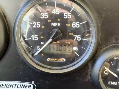 2002 Fleetwood 36T — photo 12 view