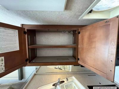 2002 Fleetwood 36T — photo 22 view