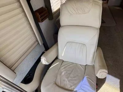 2002 Fleetwood 36T — photo 13 view