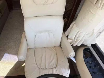 2002 Fleetwood 36T — photo 10 view