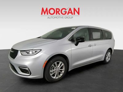 2026 Chrysler Pacifica — photo 9 view