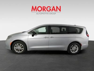 2026 Chrysler Pacifica — photo 8 view