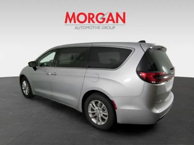2026 Chrysler Pacifica — photo 7 view