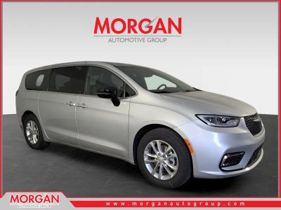 2026 Chrysler Pacifica Select in Silver — front three-quarter view