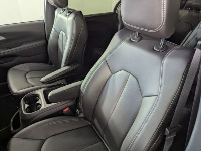 2026 Chrysler Pacifica — photo 11 view