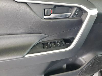 2021 Toyota RAV4 — photo 14 view
