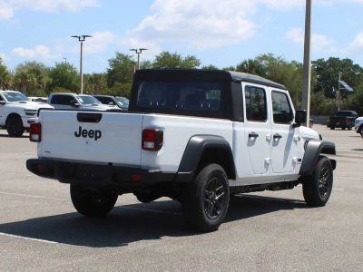 2026 Jeep Gladiator — side profile view