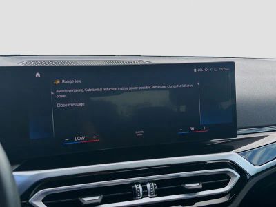 2024 BMW 3 Series — photo 10 view