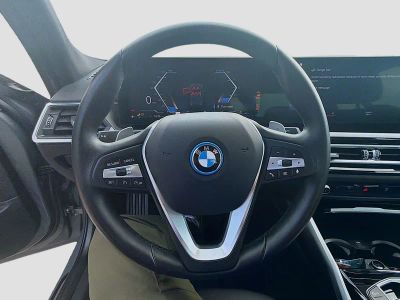 2024 BMW 3 Series — photo 8 view