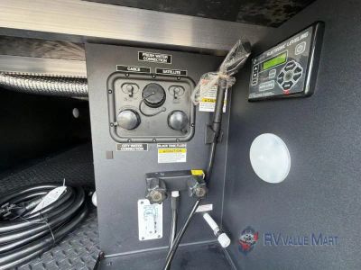 2027 Forest River RV Cherokee Arctic Wolf — photo 18 view