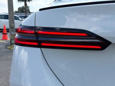 2027 BMW 5 Series — photo 10 view