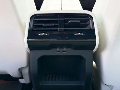 2027 BMW 5 Series — photo 19 view
