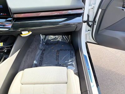2027 BMW 5 Series — photo 17 view