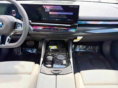 2027 BMW 5 Series — photo 18 view