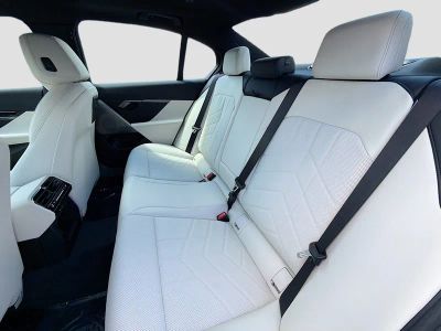 2027 BMW 5 Series — photo 20 view