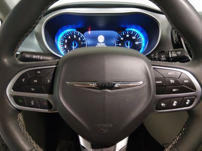 2024 Chrysler Pacifica — photo 12 view