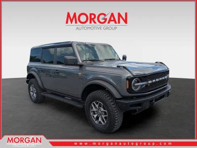 2025 Ford Bronco Badlands in Gray — front three-quarter view