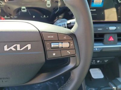 2025 Kia K4 — photo 12 view