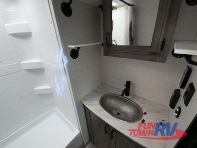 2024 Venture RV Stratus - Photo 23